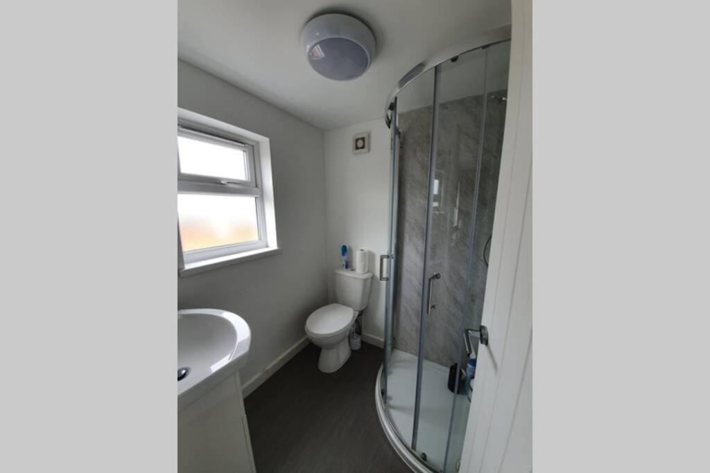 Apartament 2Nd Floor Comfy Swindon Centre - Loft Studio Zewnętrze zdjęcie