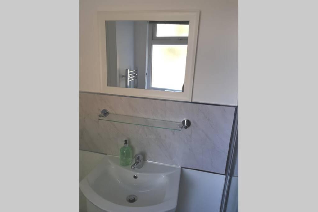 Apartament 2Nd Floor Comfy Swindon Centre - Loft Studio Zewnętrze zdjęcie