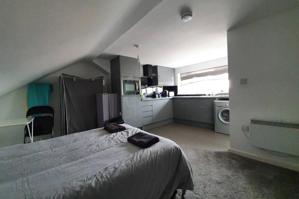 Apartament 2Nd Floor Comfy Swindon Centre - Loft Studio Zewnętrze zdjęcie